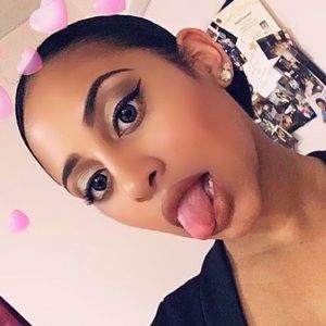 Meet your Posher, Vanessa